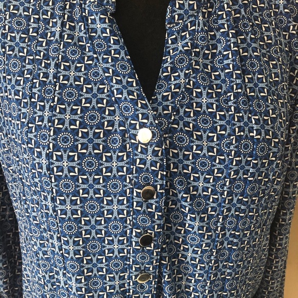 Multi color pintuck blue tab sleeve top - Picture 3 of 7